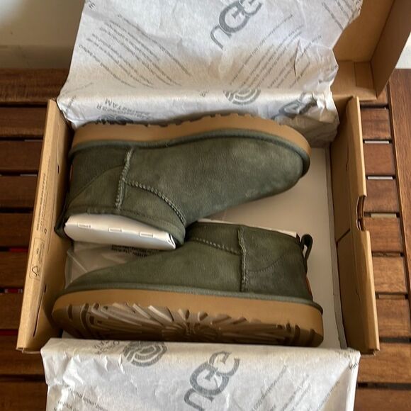 UGG Classic Ultra Mini Forest Night USA Women Size 6/UK 4/EU 37 - Picture 15 of 15